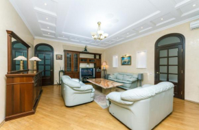 Four bedroom 15 Mykhailivska St Sofiivska square
